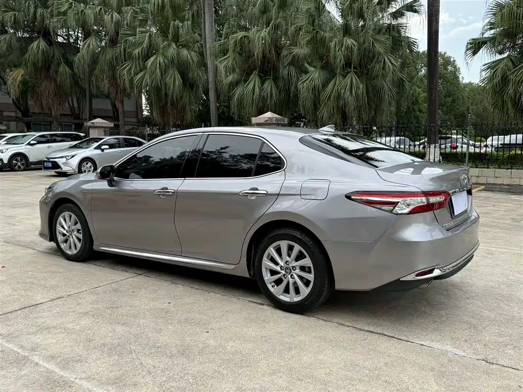 Toyota Camry 2023 2.0G Luxury