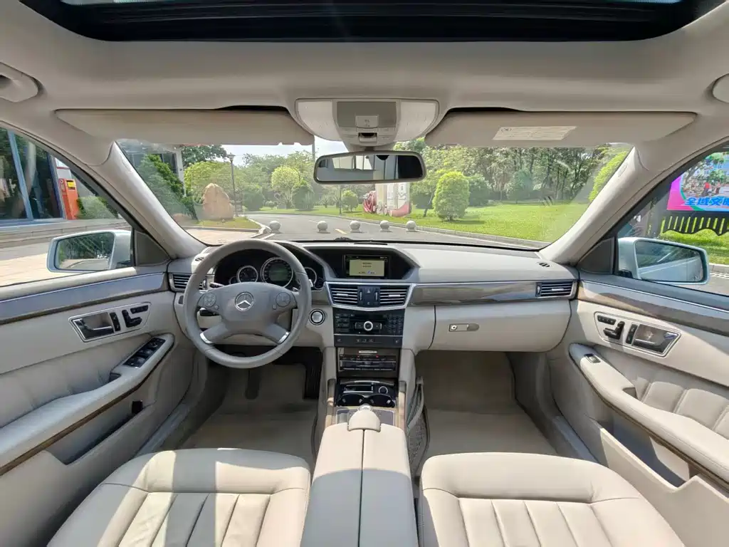 Mercedes-Benz E-Class (Import) — миниатюра 12