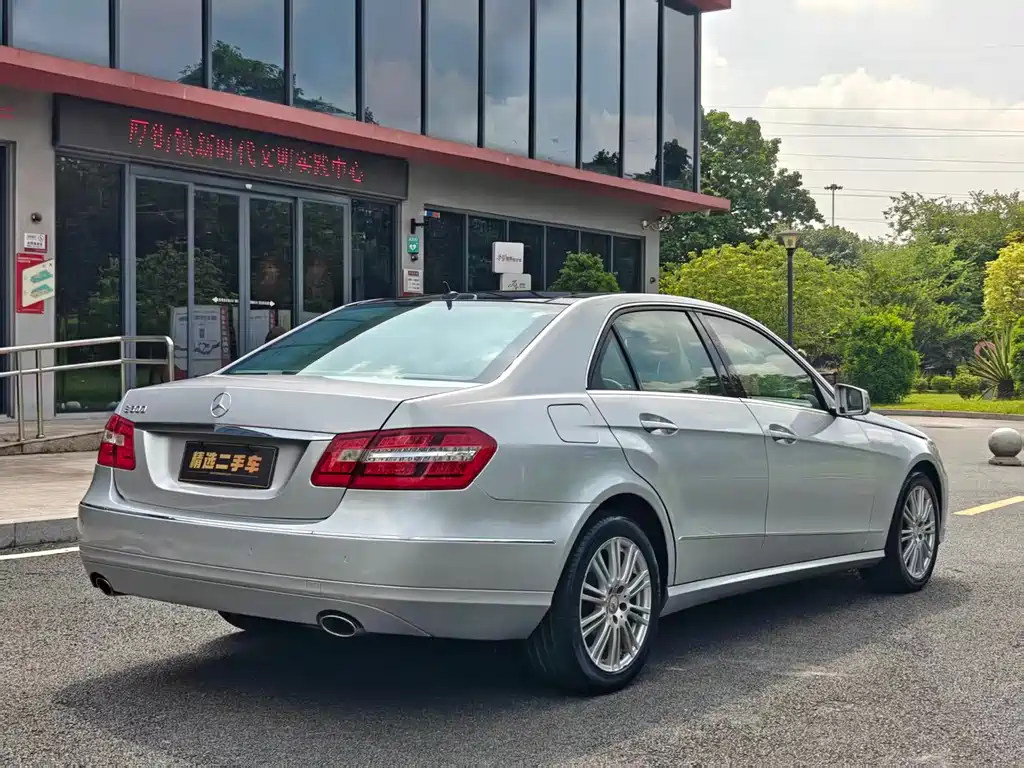 Mercedes-Benz E-Class (Import) — миниатюра 5