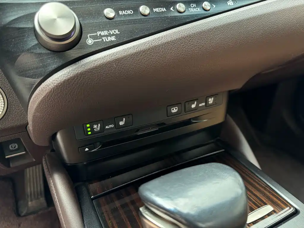 Lexus ES — миниатюра 8