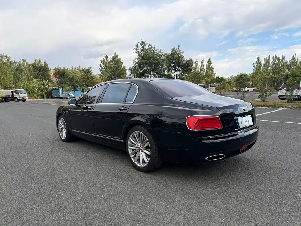 Bentley Flying Spur — миниатюра 7