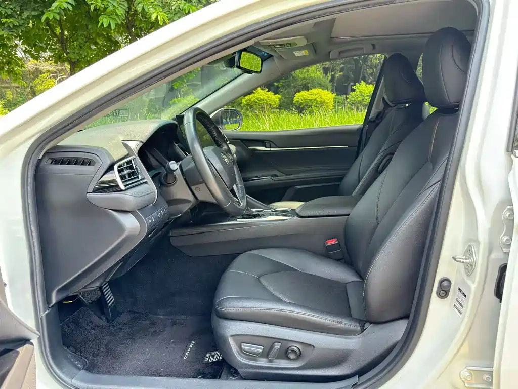 Toyota Camry — миниатюра 4