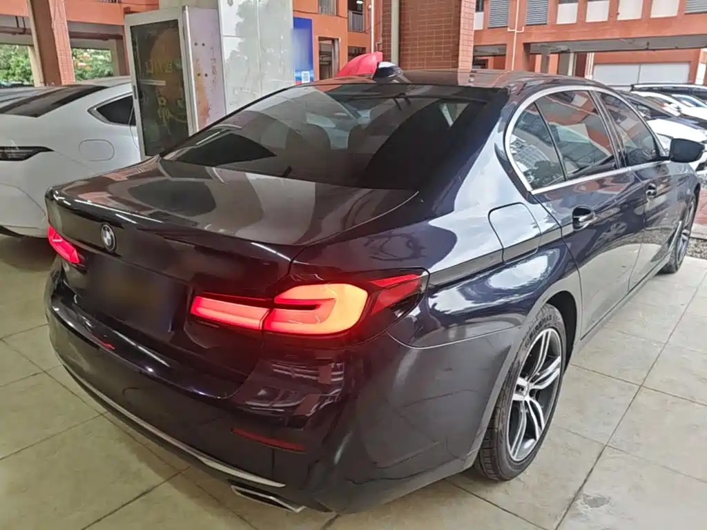 BMW 5 Series — миниатюра 7