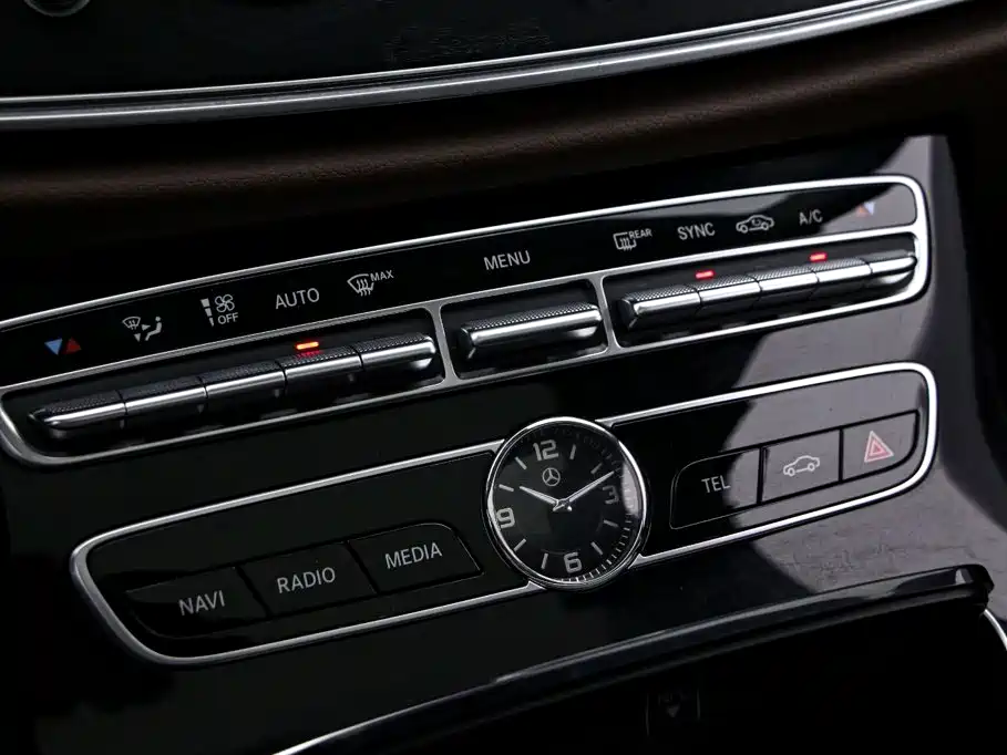 Mercedes-Benz E-Class — миниатюра 9