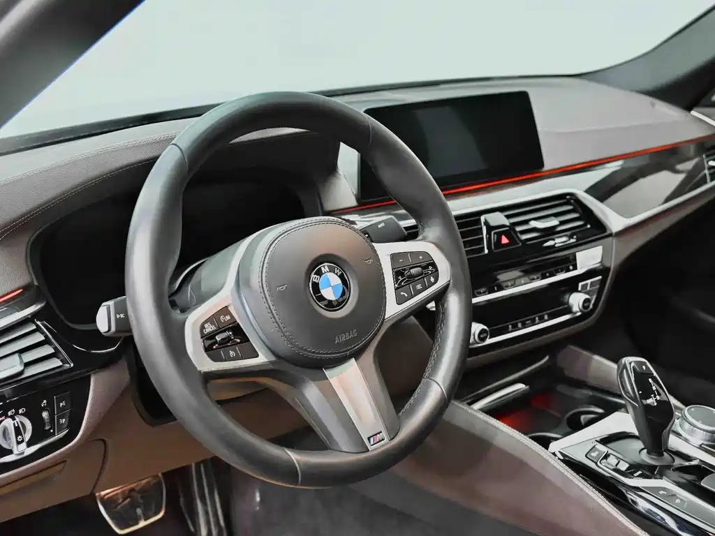 BMW 5 Series — миниатюра 28