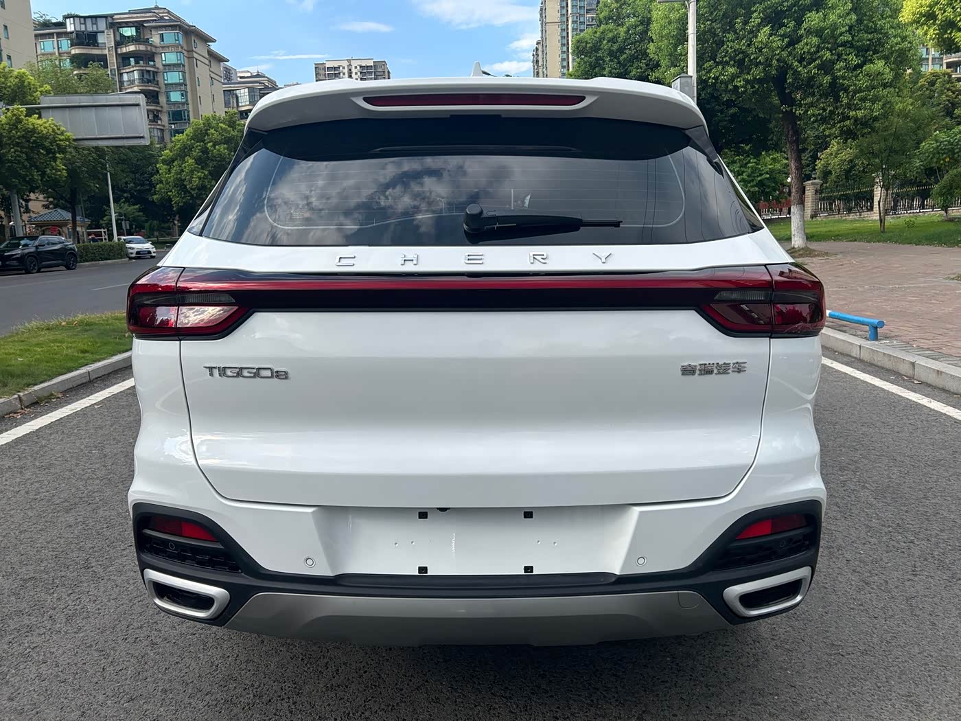 CHERY Tiggo 8 1.5 л 2023 г. Белый, пробег 14000 км