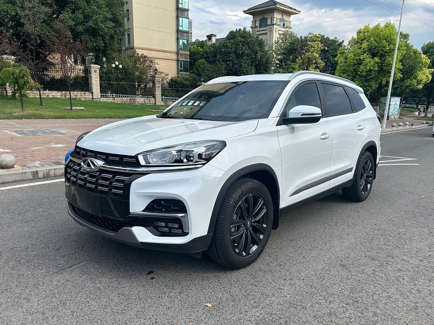 CHERY Tiggo 8 1.5 л 2023 г. Белый, пробег 14000 км