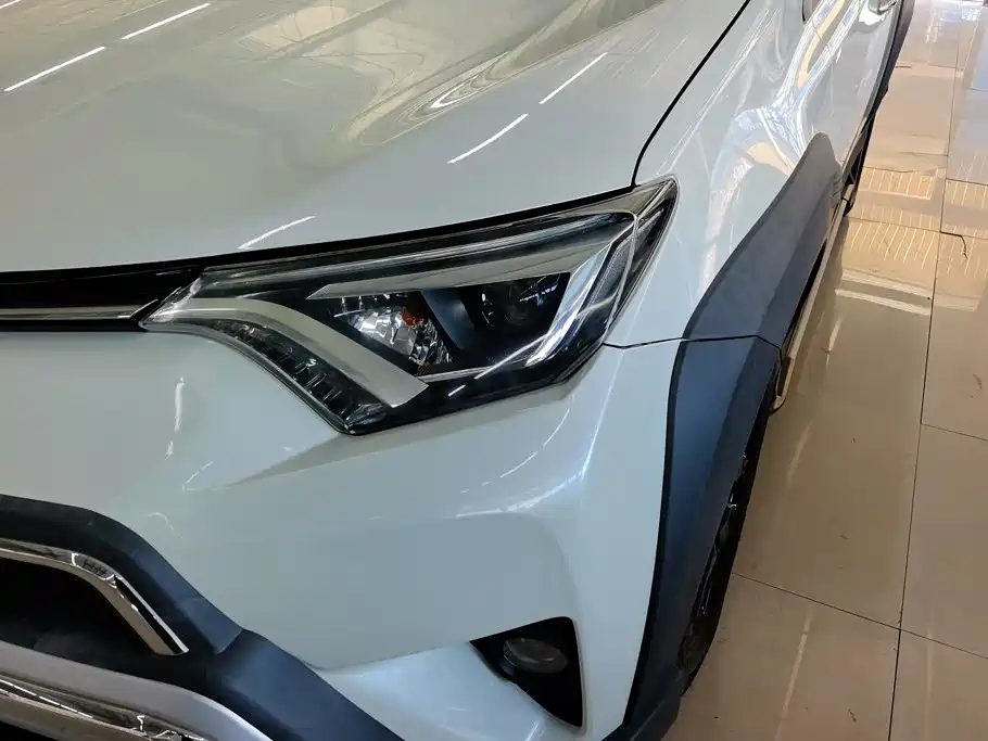 Toyota RAV4 — миниатюра 5