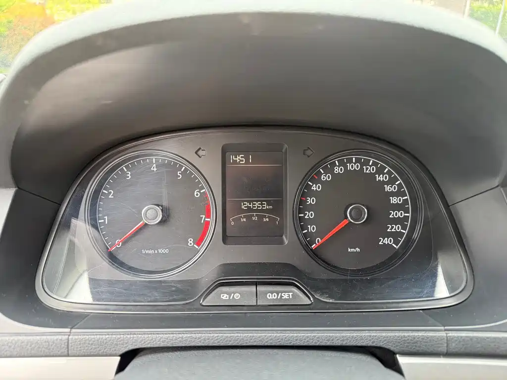 Volkswagen Lavida 2013 1.6L AT
