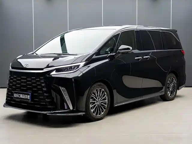 LEXUS  LM 2024