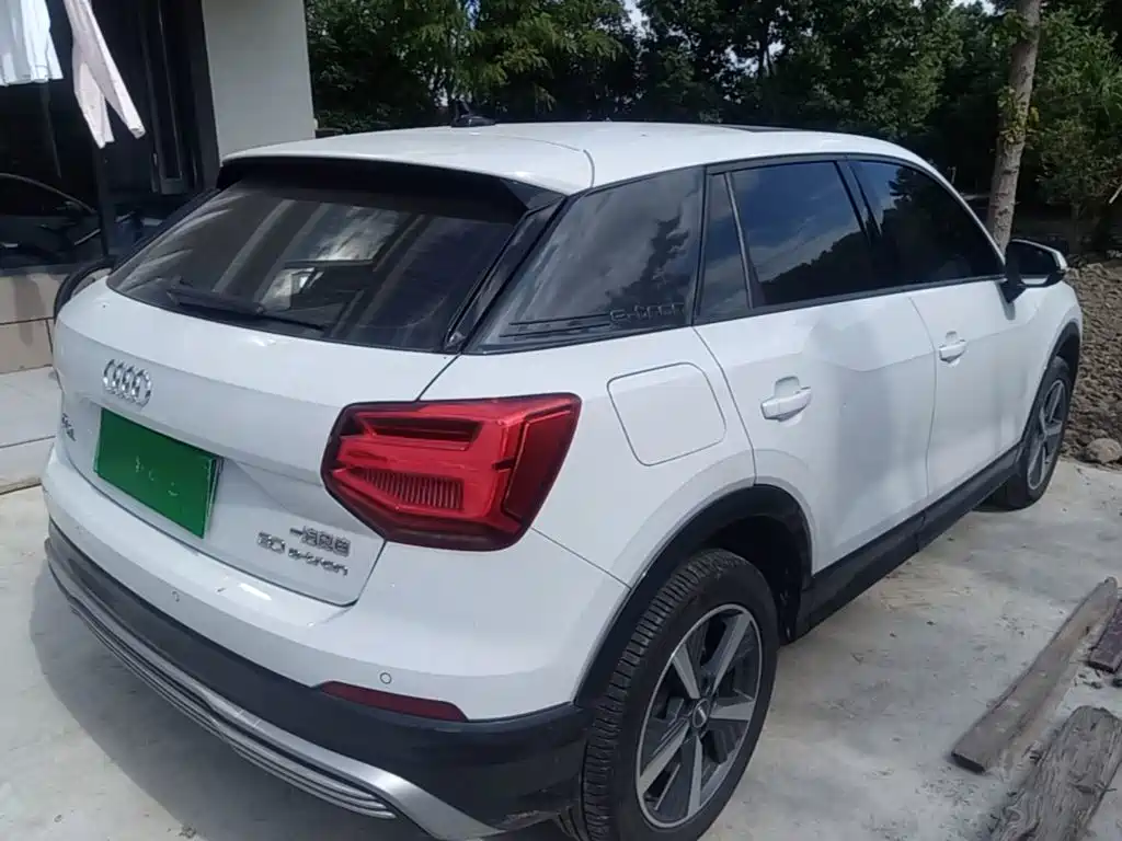Audi Q2L e-tron — миниатюра 7