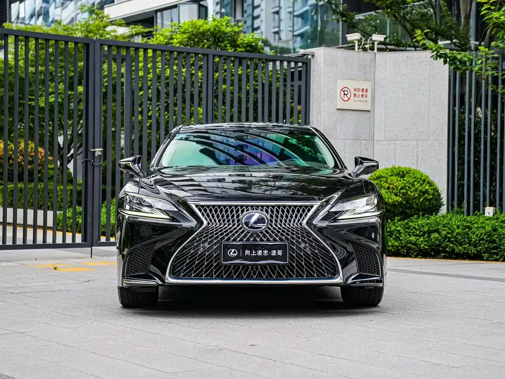 Lexus LS 2018 500h V