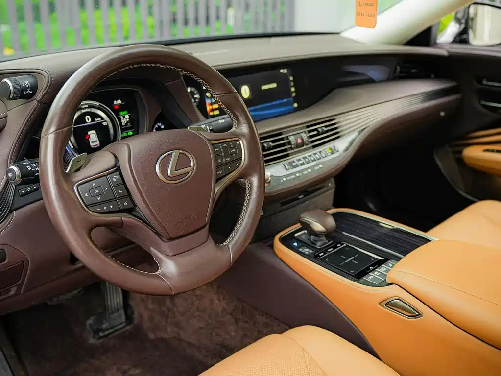 Lexus LS 2018 500h V