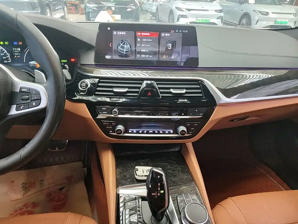 BMW 5 Series — миниатюра 13