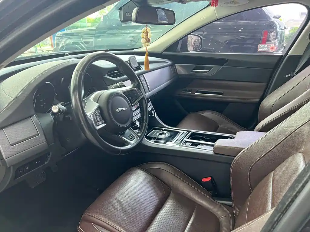 Jaguar XF — миниатюра 4