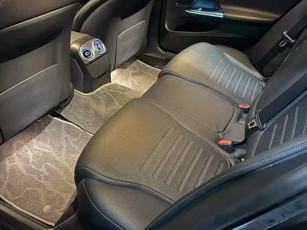 Mercedes-Benz C-Class — миниатюра 5
