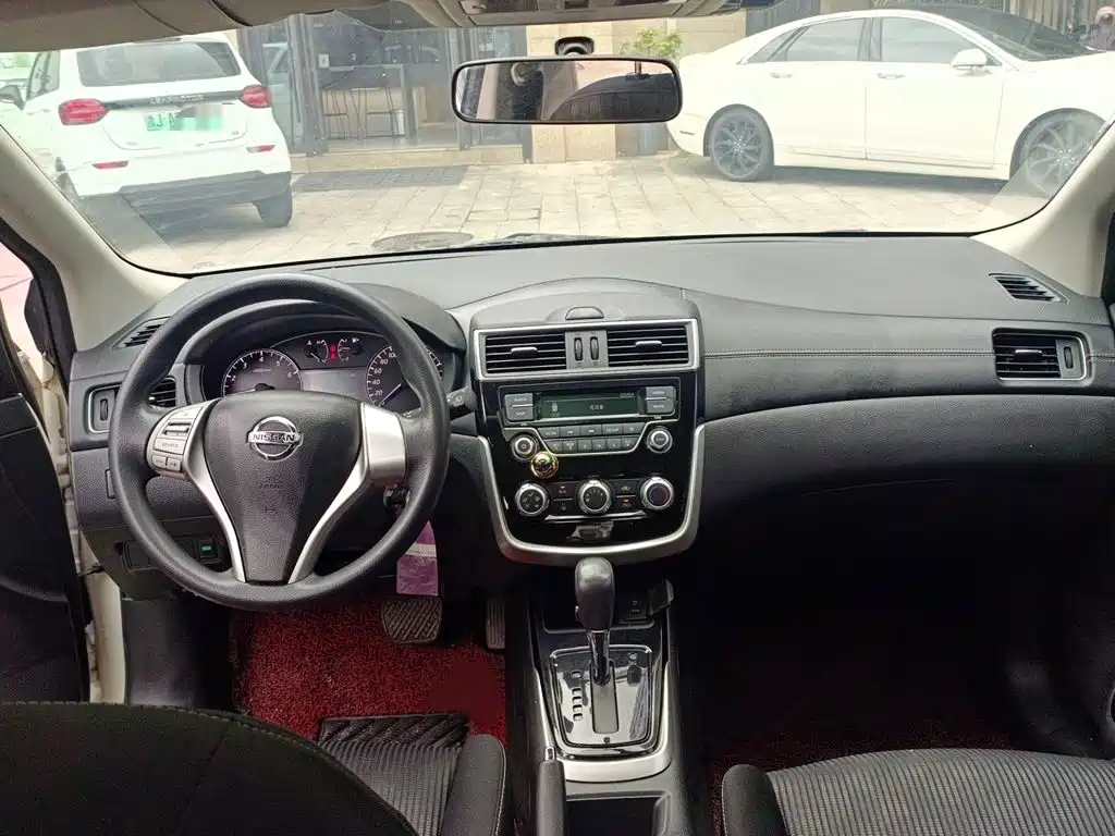Nissan Tiida — миниатюра 13