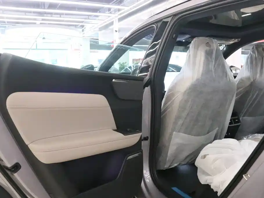 Volvo XC70 PHEV — миниатюра 22