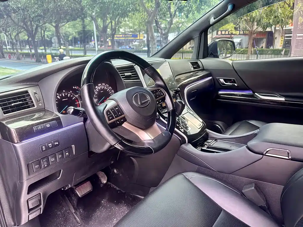 Toyota Alphard 2011 3.5L Luxury