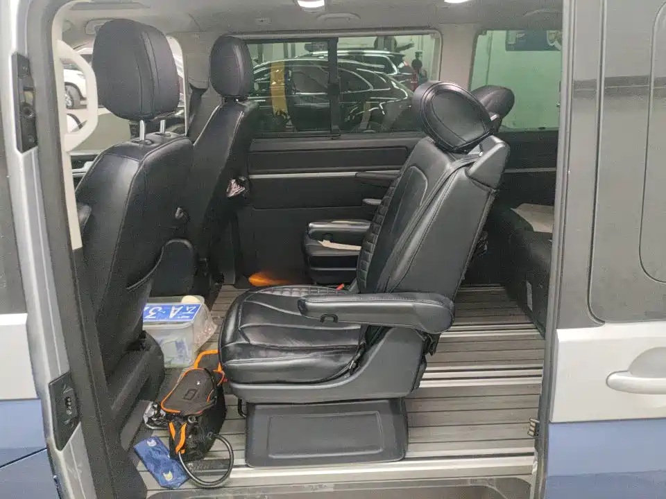 Volkswagen Multivan — миниатюра 8