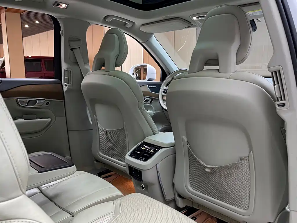 Volvo XC90 2015 T6 7 мест