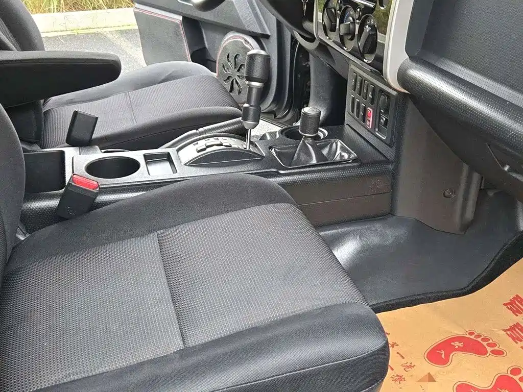 Toyota FJ Cruiser — миниатюра 9