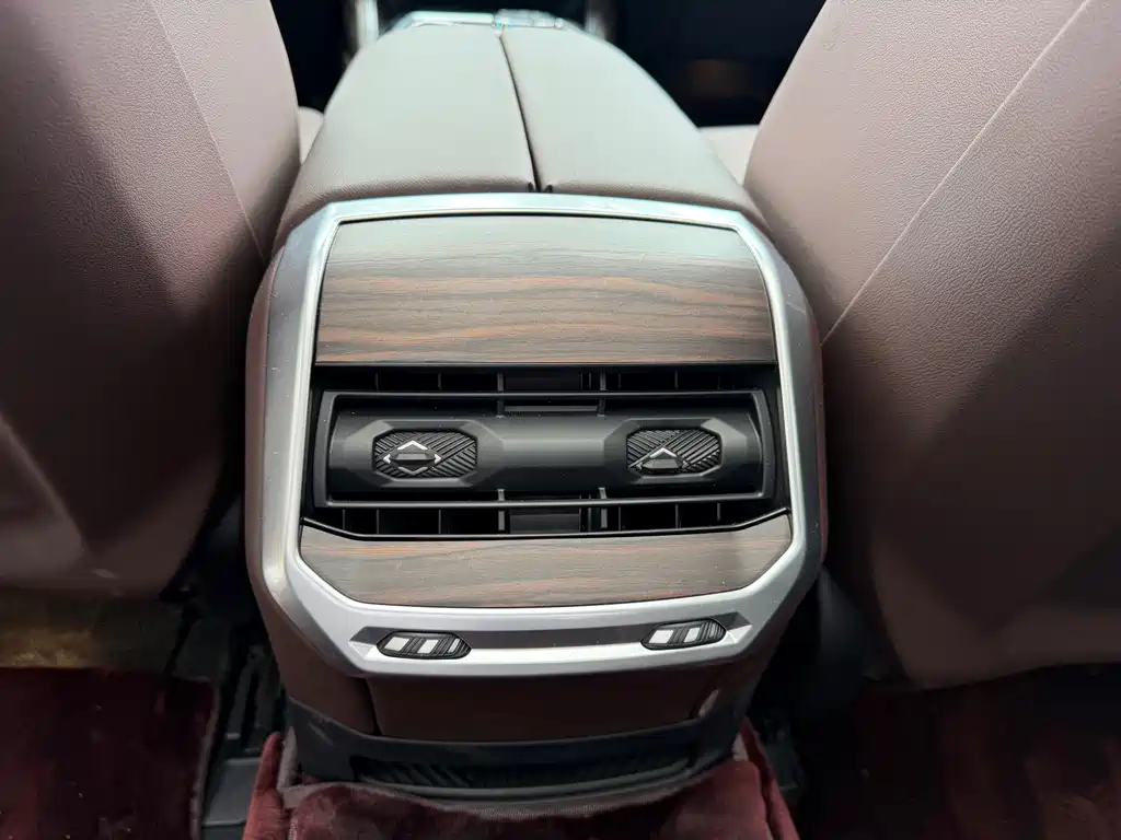BMW 7 Series — миниатюра 9