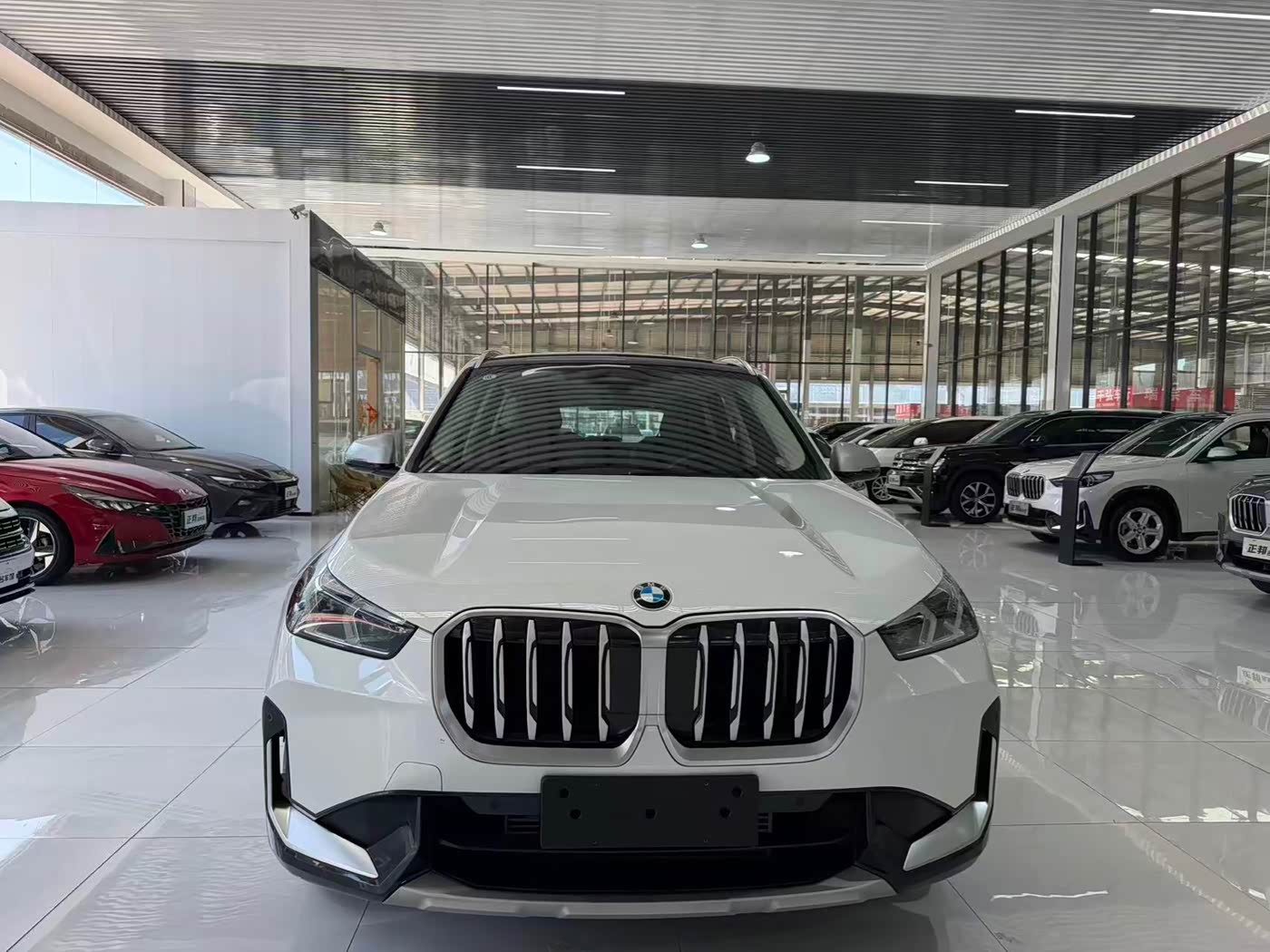 BMW X1 1.5 л 2023 г. Белый, пробег 40000 км