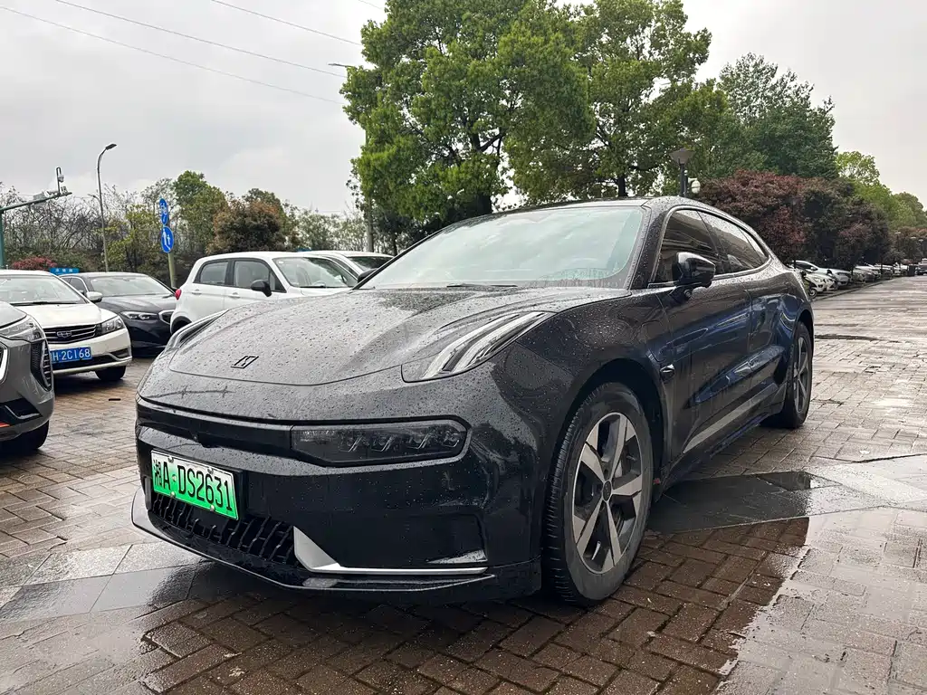 Zeekr 001 2024