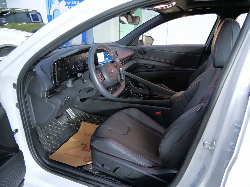 Hyundai Elantra — миниатюра 8