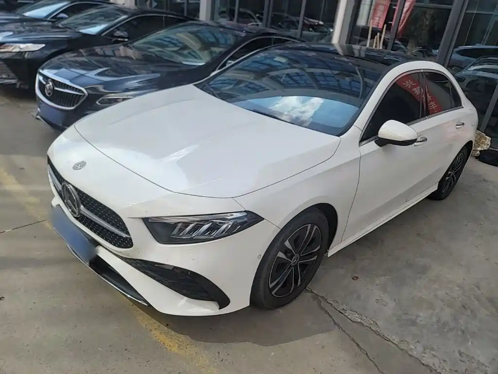 奔驰A级 2023款 A 200 L 动感型 2023