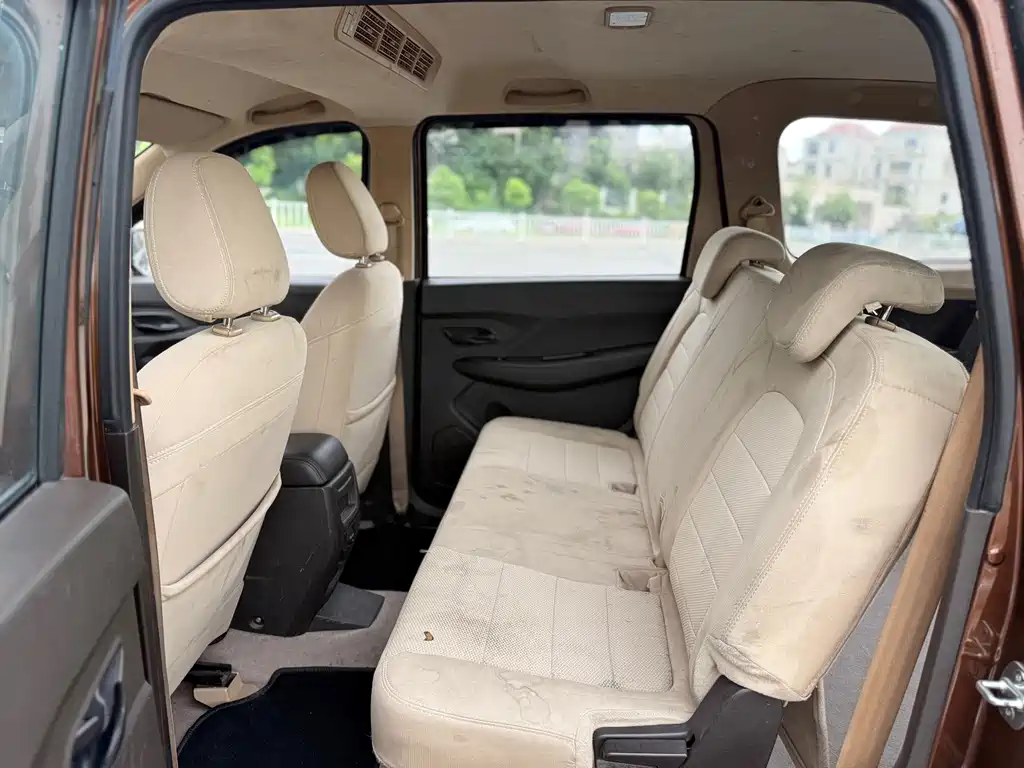 Wuling Hongguang — миниатюра 6