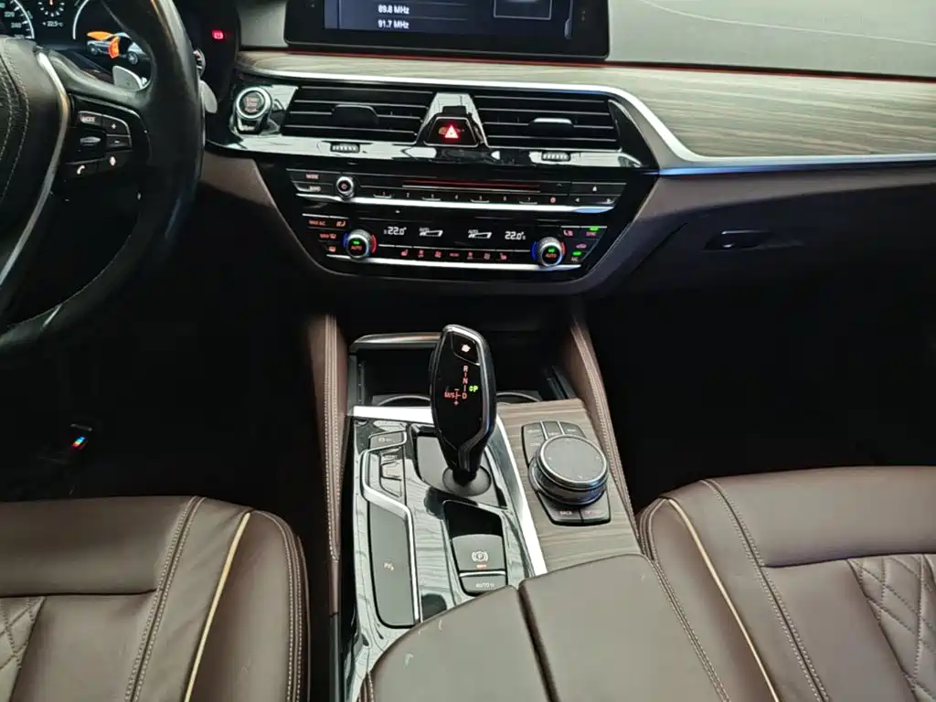 BMW 5 Series — миниатюра 14