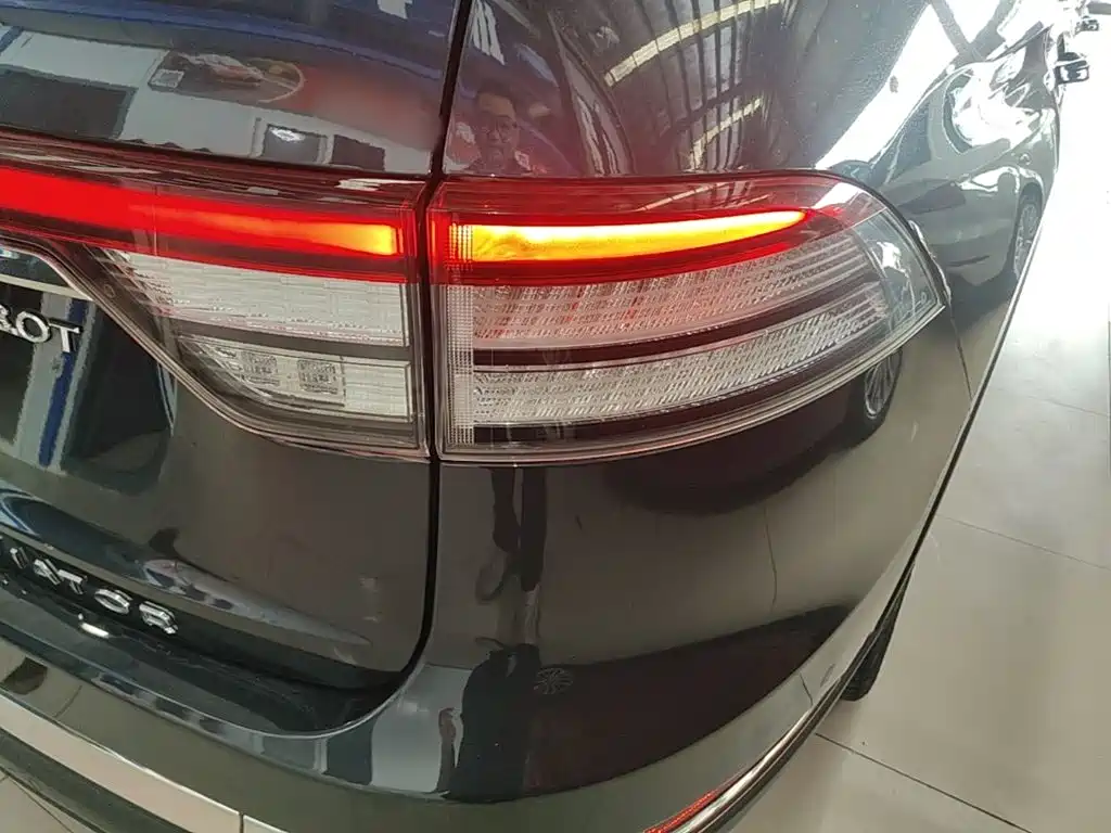 Lincoln Aviator — миниатюра 8