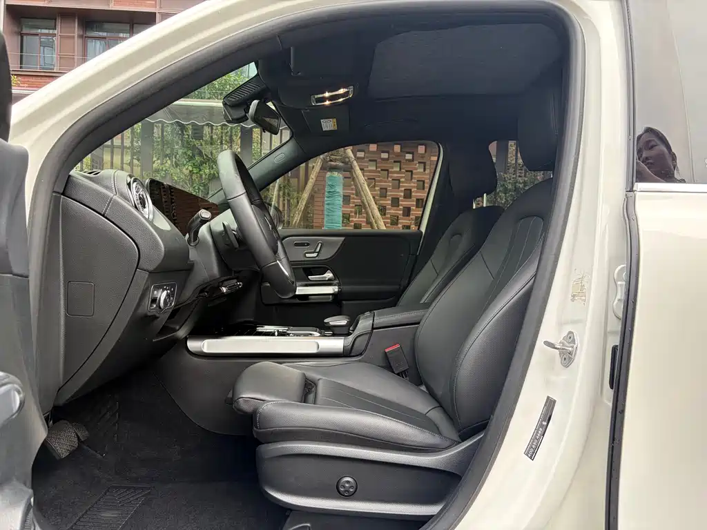 Mercedes-Benz GLB — миниатюра 8