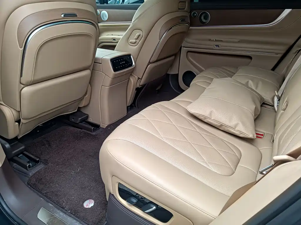 AITO ASK THE WORLD M9