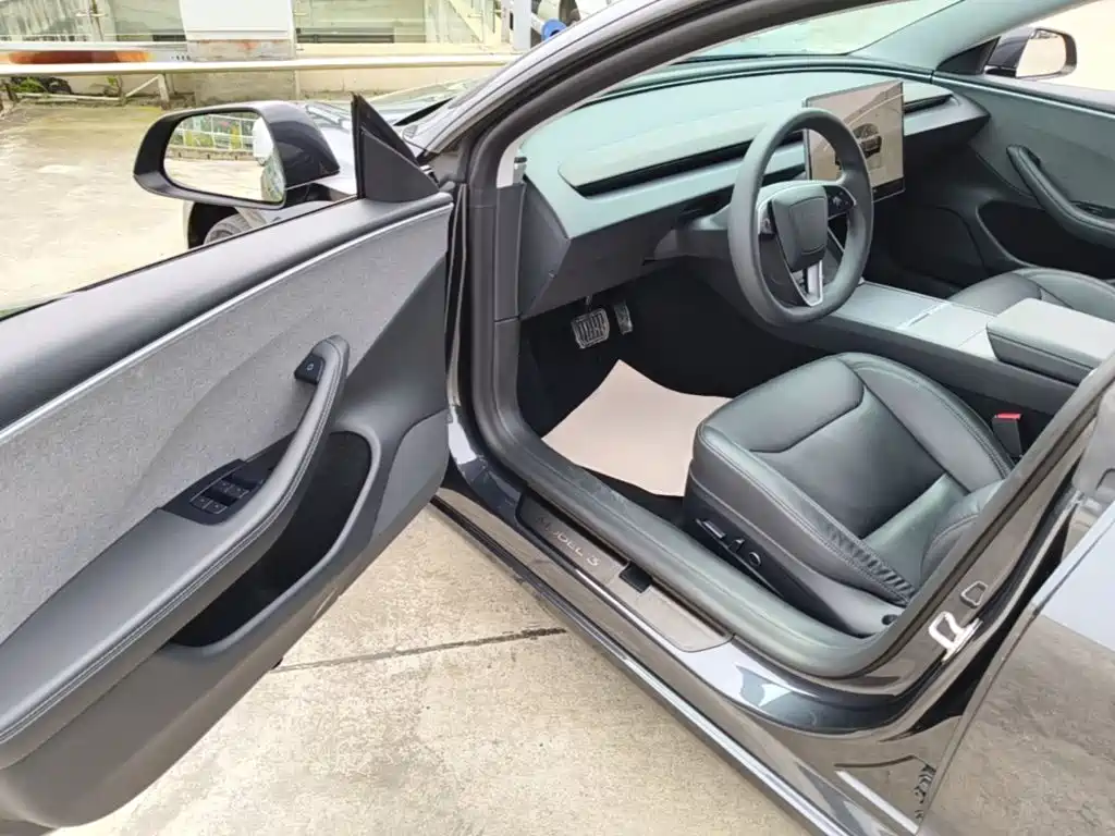 Tesla Model 3 — миниатюра 16