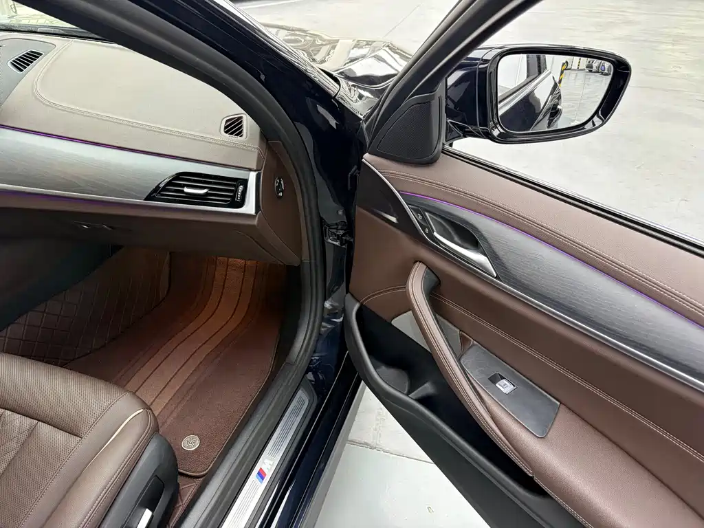 BMW 5 Series — миниатюра 15