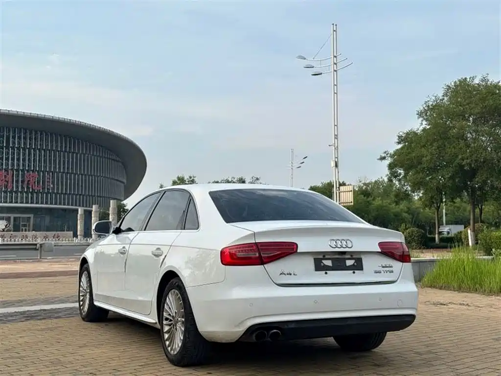 Audi A4L 2015 35 TFSI AT Comfort