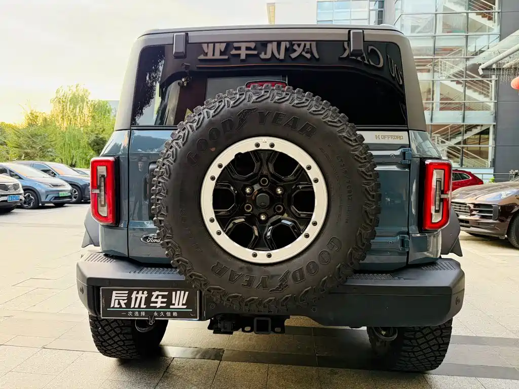 Ford Bronco — миниатюра 3