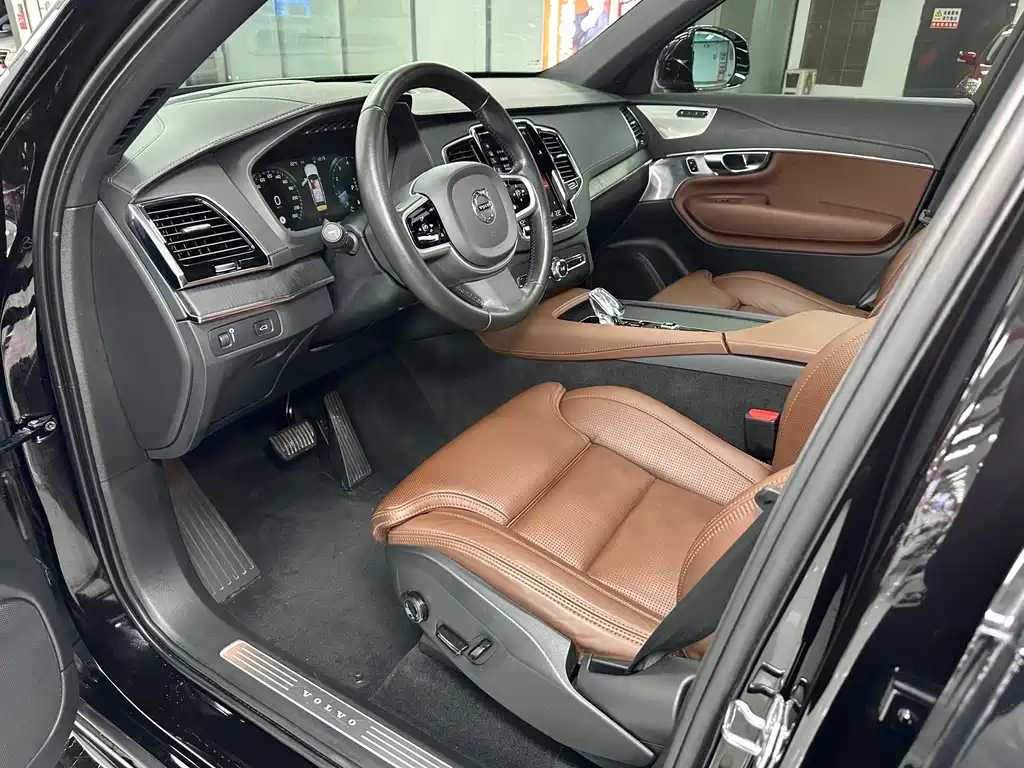 Volvo XC90 — миниатюра 8