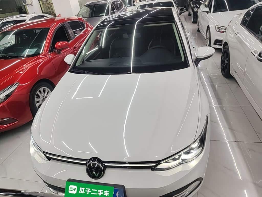 Volkswagen Golf 1.4 л 2023 г. Белый, пробег 600 км