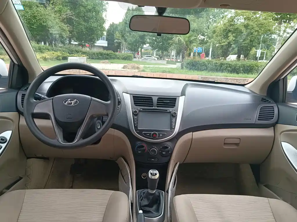Hyundai Verna 1.4L Manual Smart Type GLS, фото 11