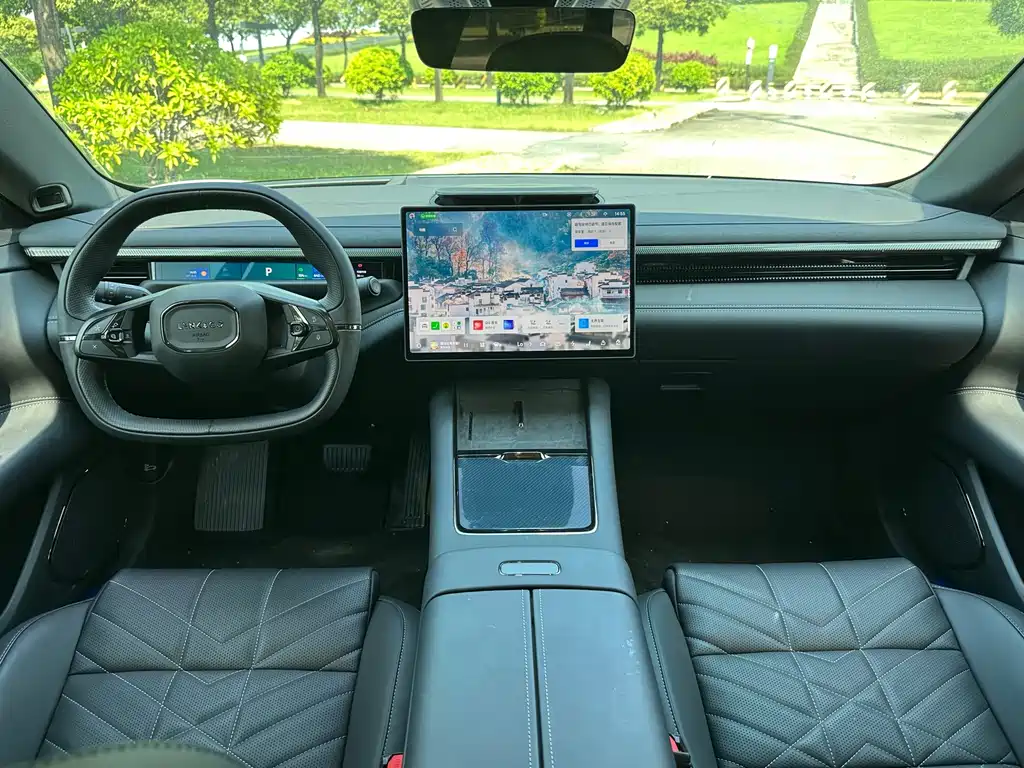 Lynk & Co 10 — миниатюра 5