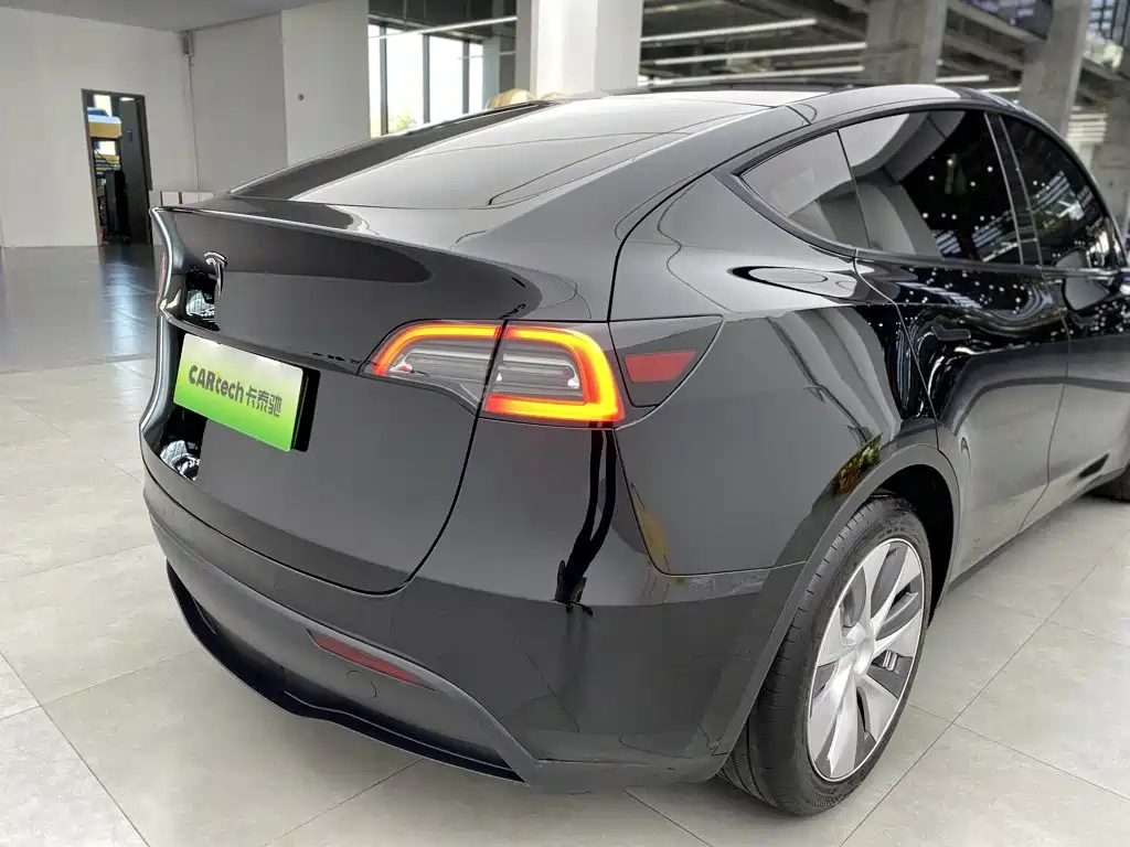 Tesla Model Y 2022 — фото 12