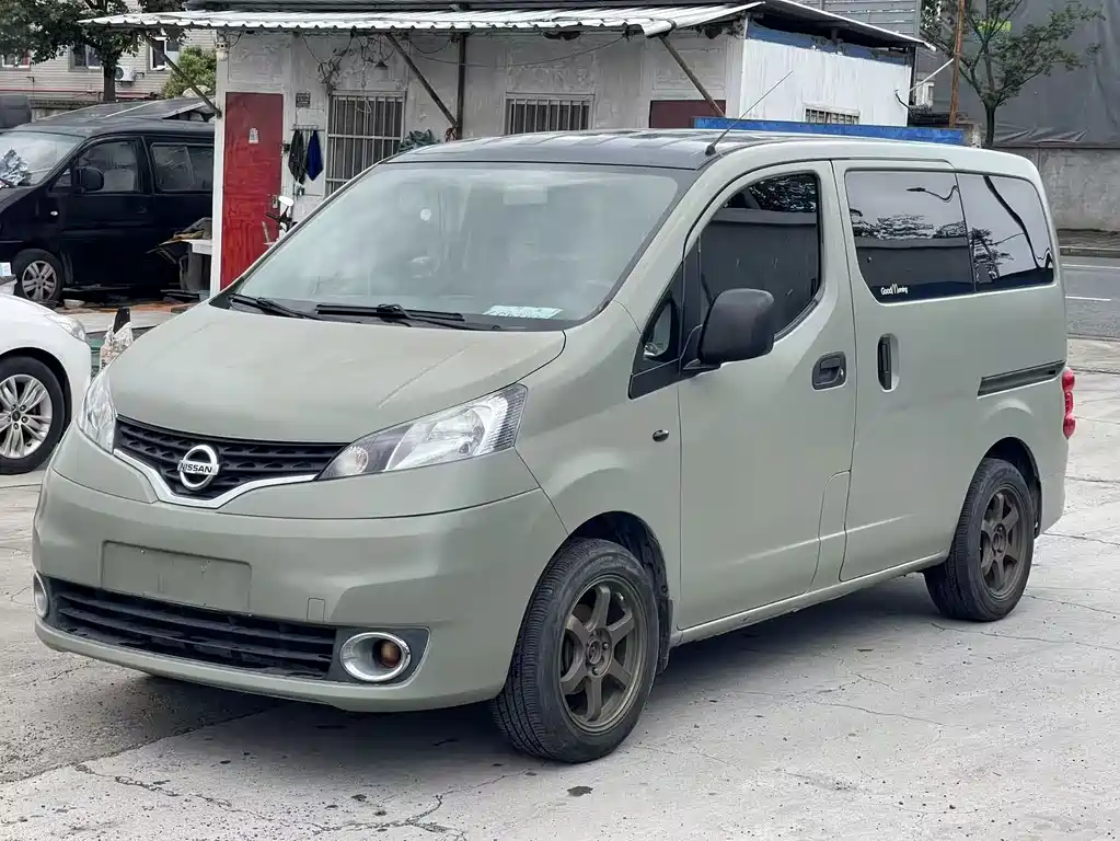 Купить Nissan NV200