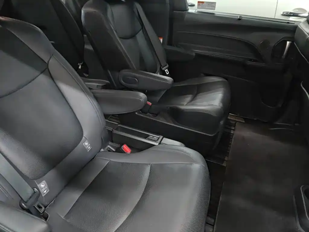 Toyota Granvia — миниатюра 15