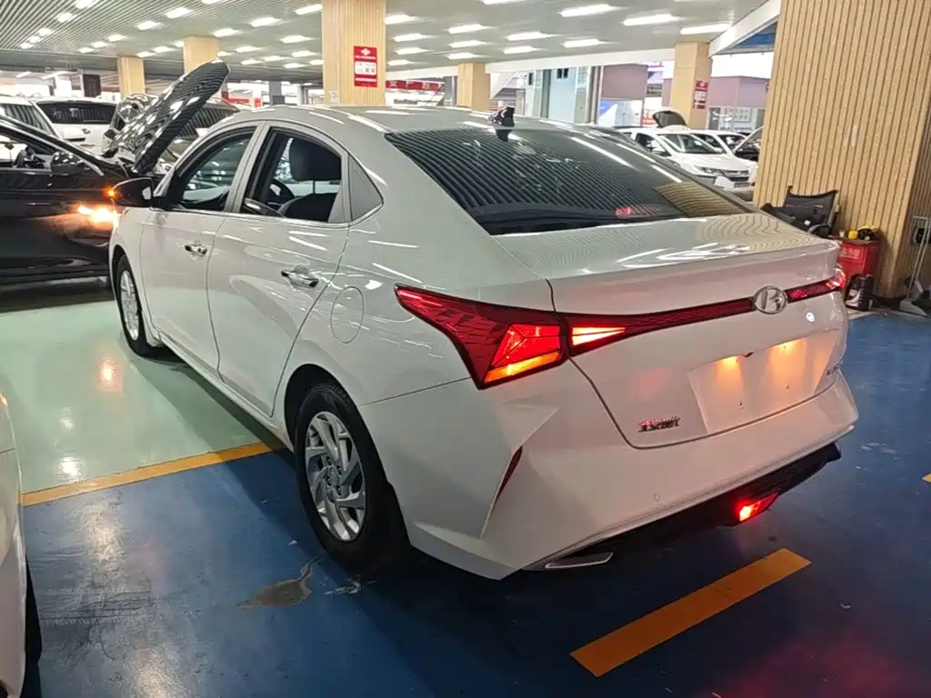 Hyundai Verna — миниатюра 5