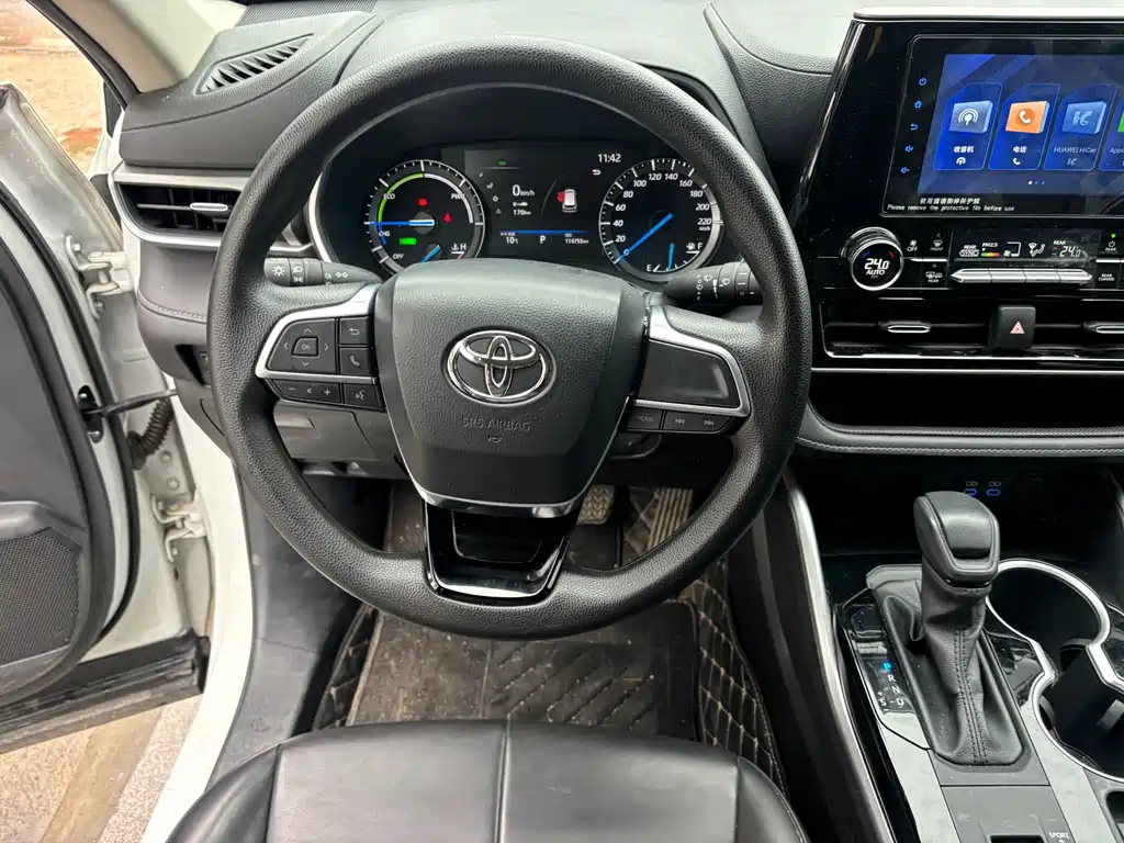 TOYOTA HIGHLANDER