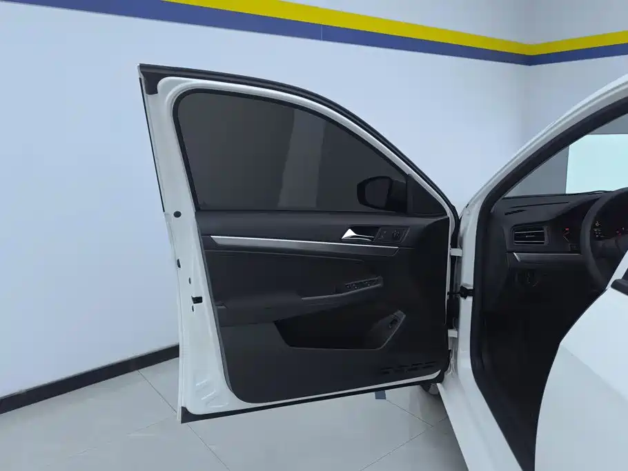 Volkswagen Lavida — миниатюра 6